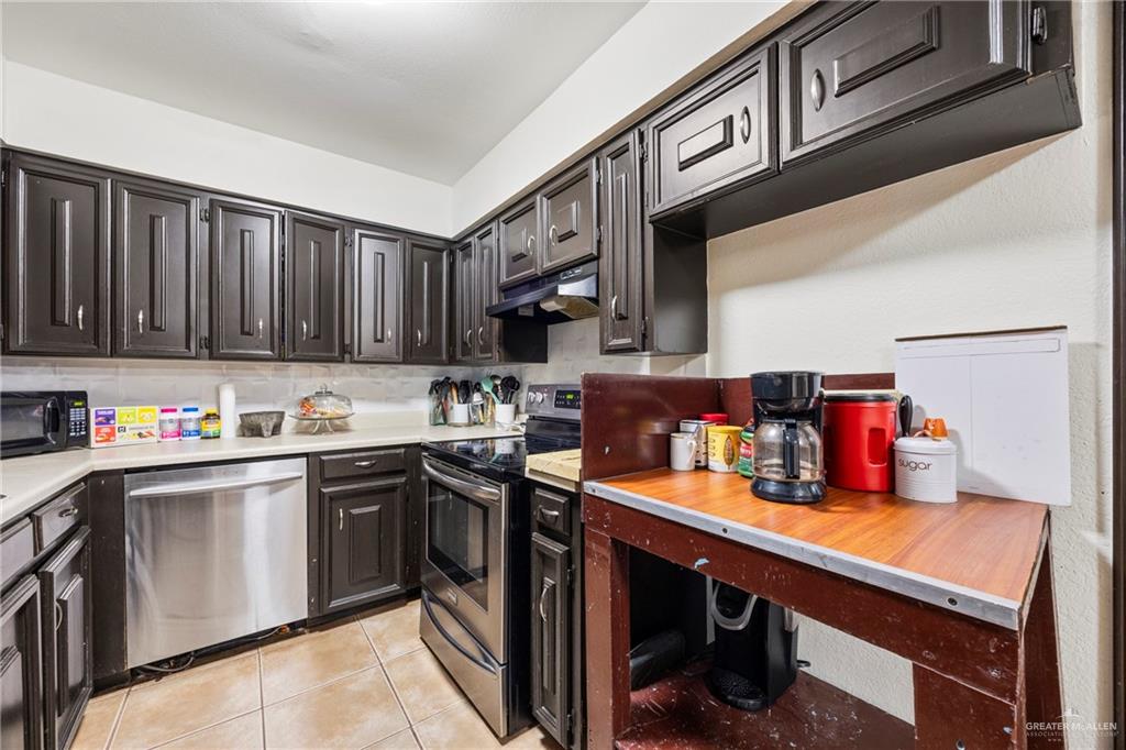Photo 7 of 2525 Falcon Avenue