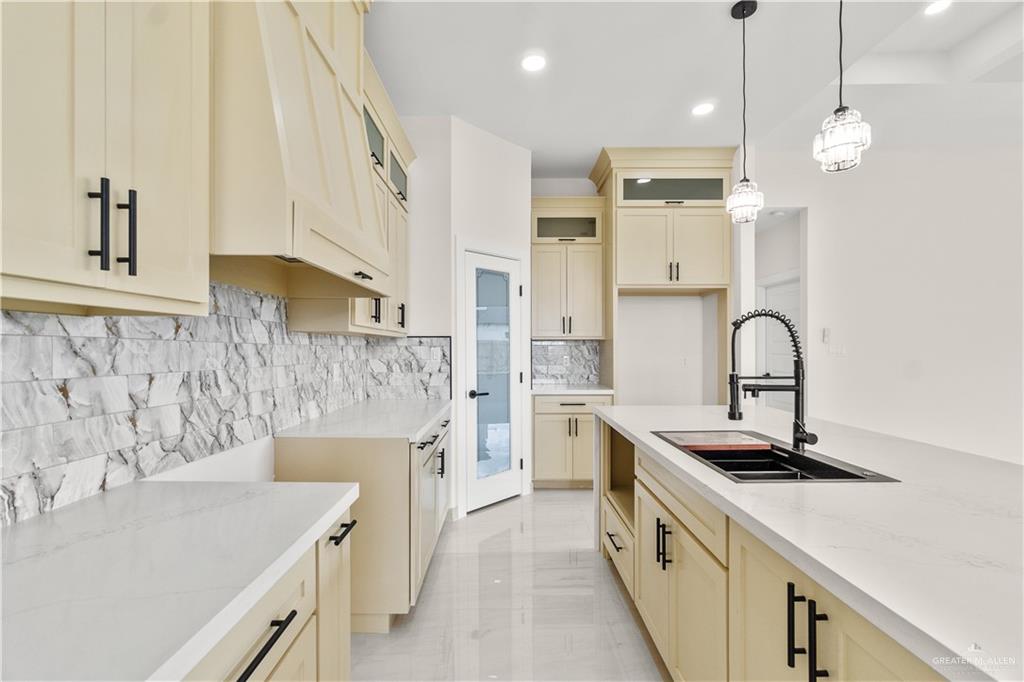 Photo 8 of 3006 Truman Avenue