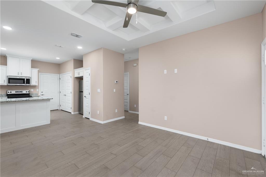 Photo 4 of 3104 Kenwood Street