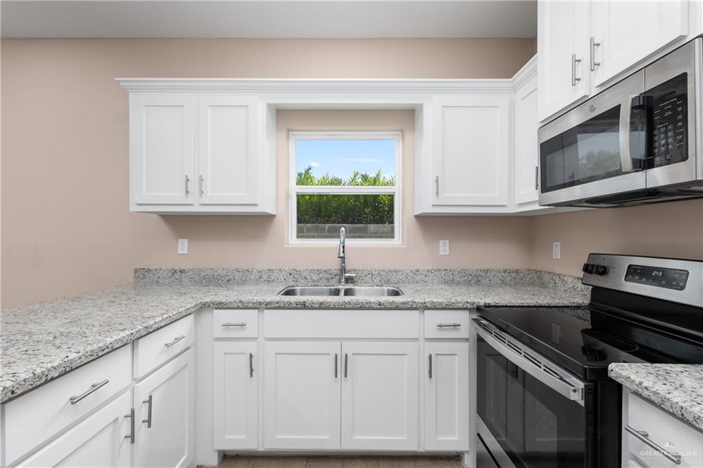 Photo 6 of 3104 Kenwood Street