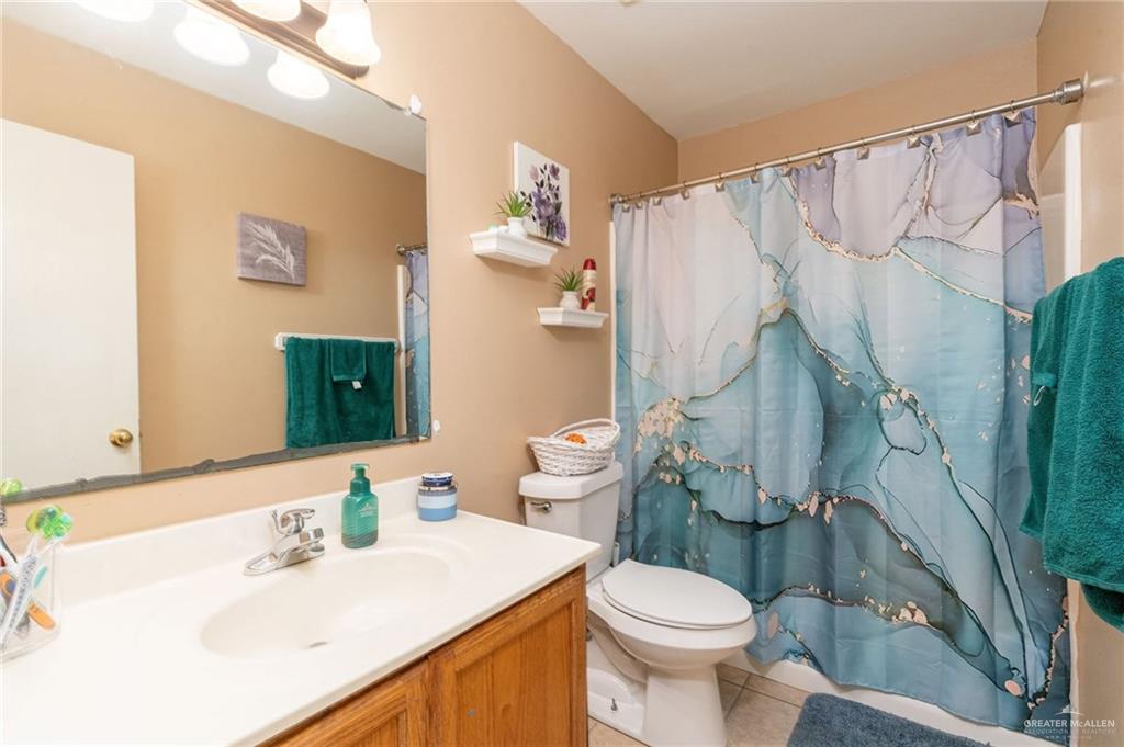 Photo 10 of 725 Carmen Street