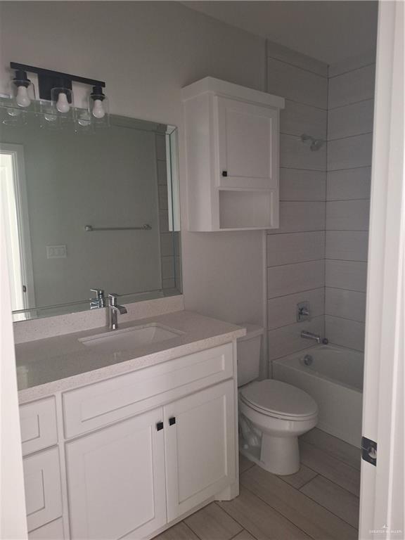 Photo 8 of 1019 Clarence Avenue #2