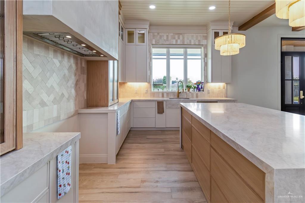 Photo 7 of 202 Stonegate Drive