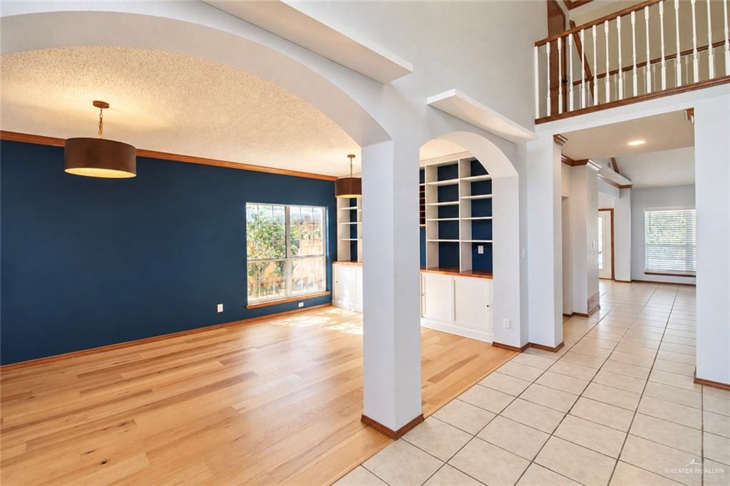 Photo 4 of 2105 Emory Avenue