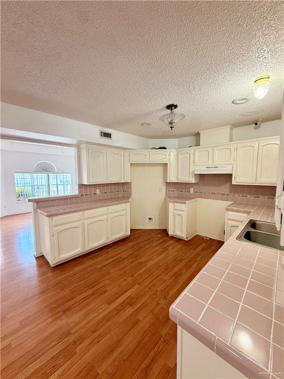 Photo 4 of 2810 Fresno Avenue