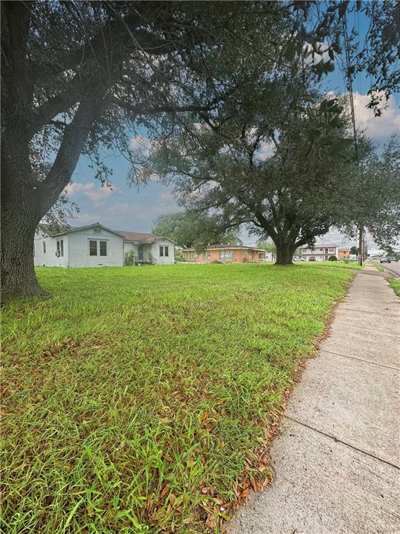 Photo 2 of 408 Griffin Parkway