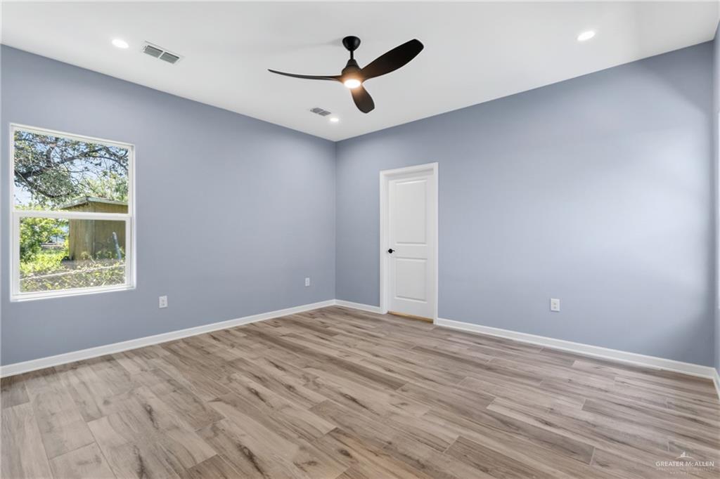Photo 7 of 405 Huisache Street