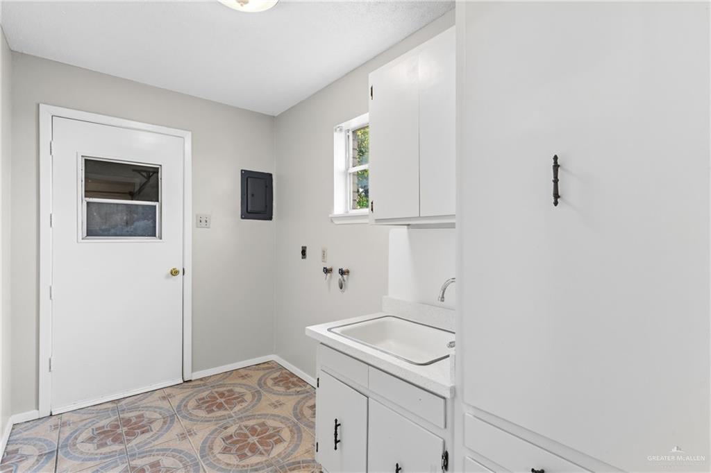 Photo 9 of 3504 Harvey Drive