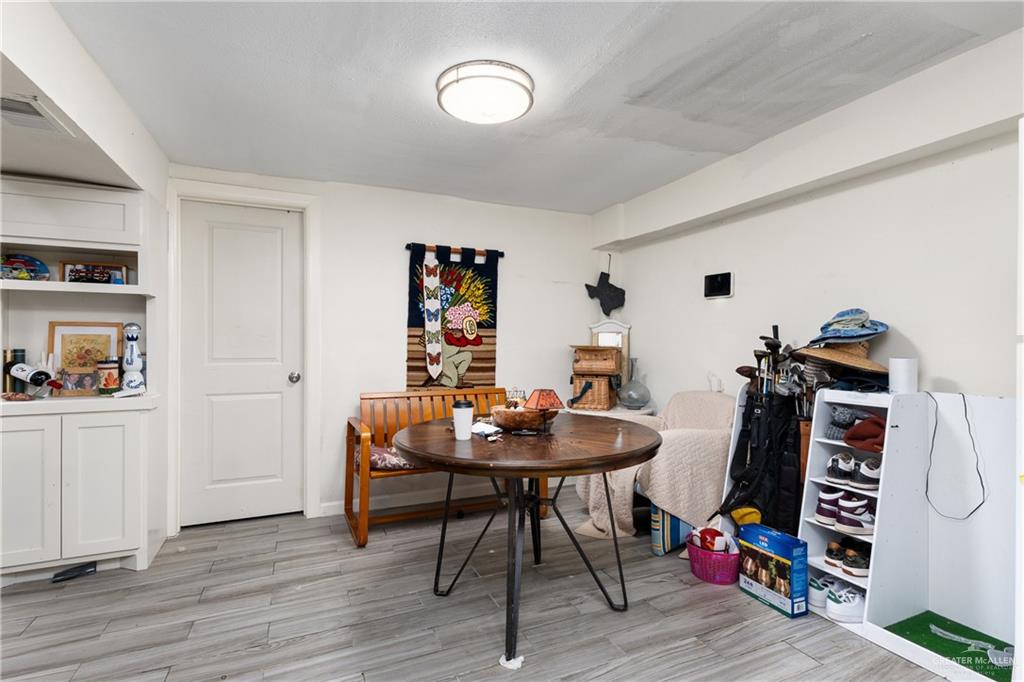 Photo 3 of 104 Oleander Street