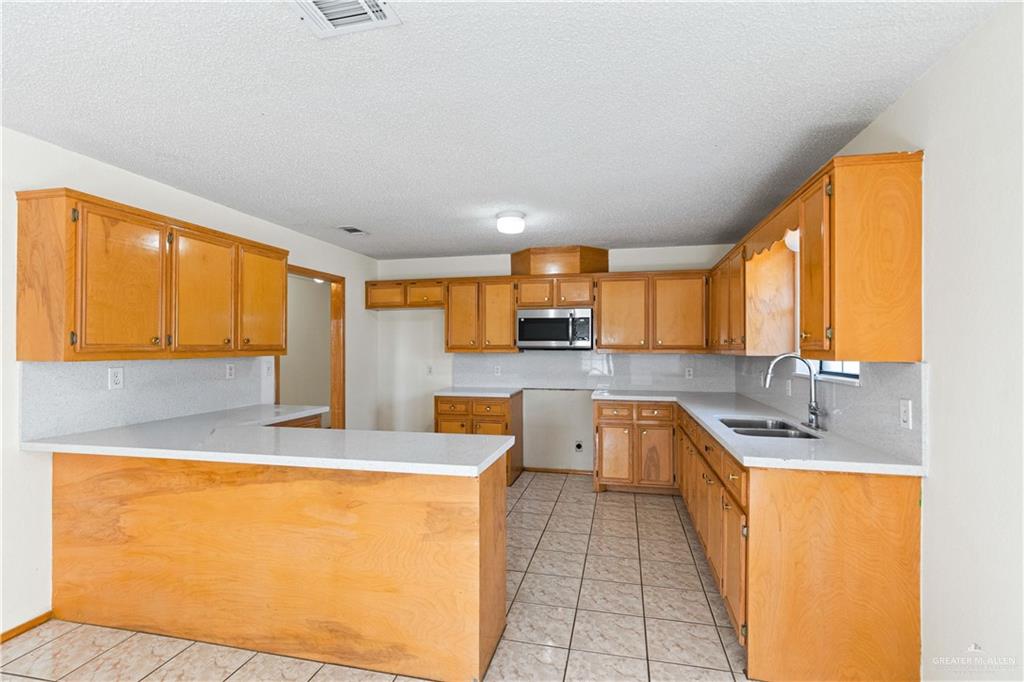 Photo 4 of 1303 Camelia Avenue