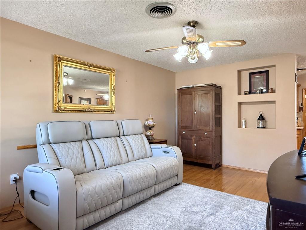 Photo 4 of 2320 Palm Circle