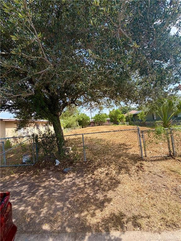 Photo 2 of 2506 Beaumont Avenue