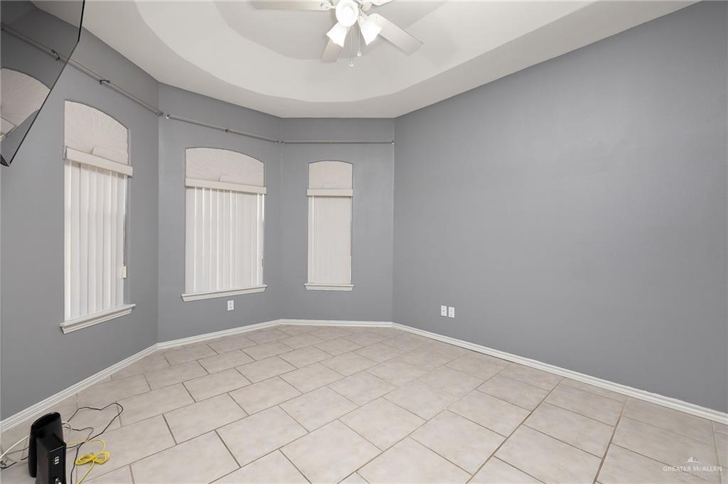 Photo 7 of 2107 Meadow Way Drive