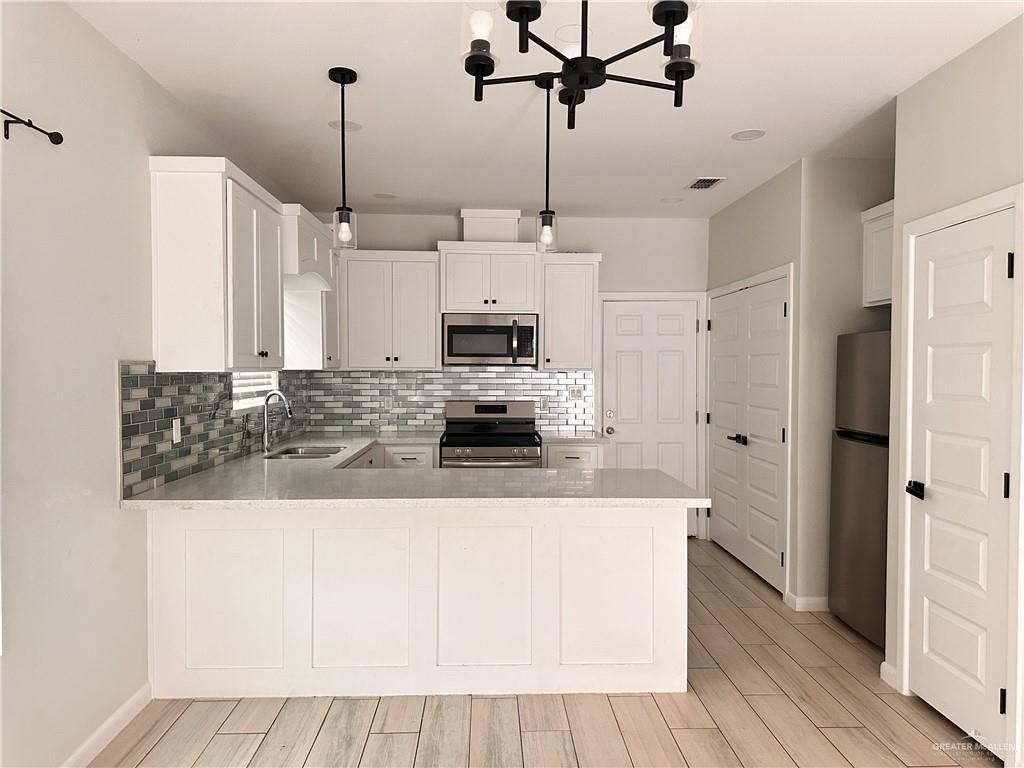 Photo 3 of 1019 Clarence Avenue #1