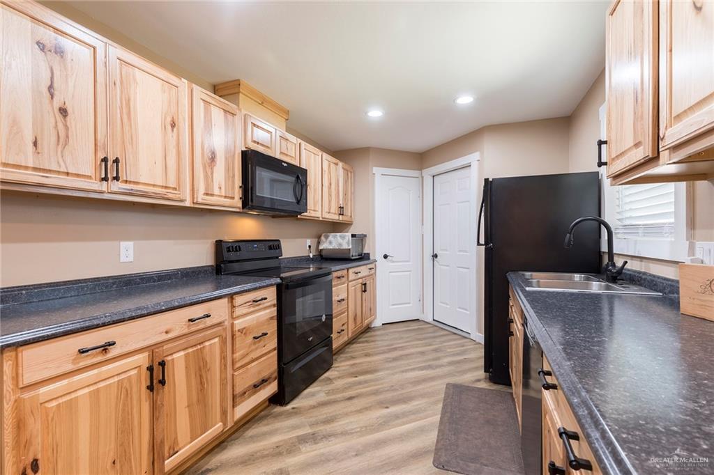 Photo 4 of 1609 Robin Avenue