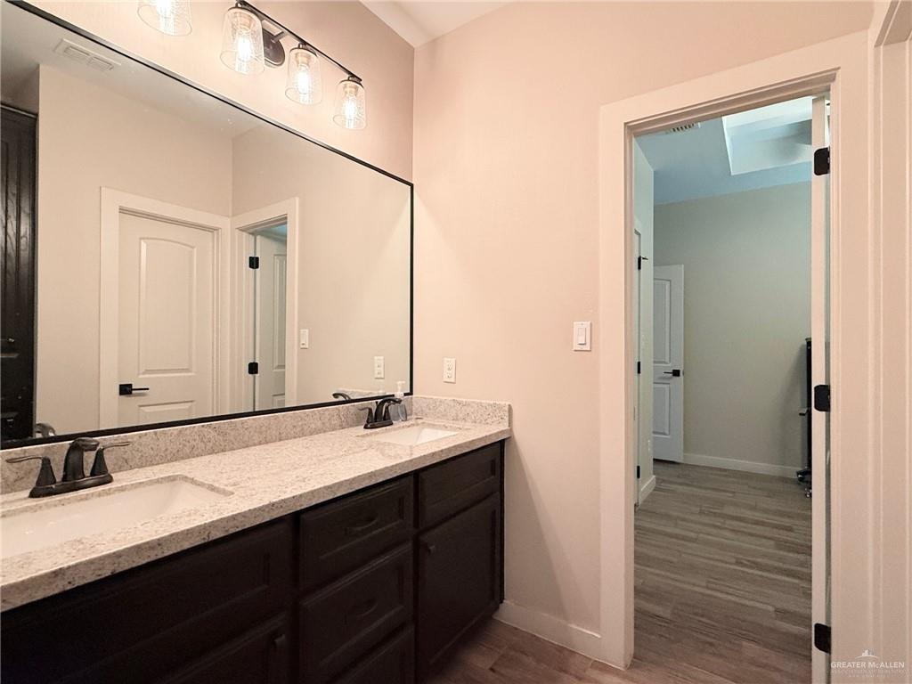 Photo 5 of 2202 Liverpool Drive