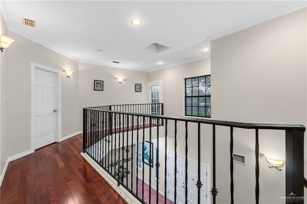 Photo 11 of 1508 Thornwood Drive