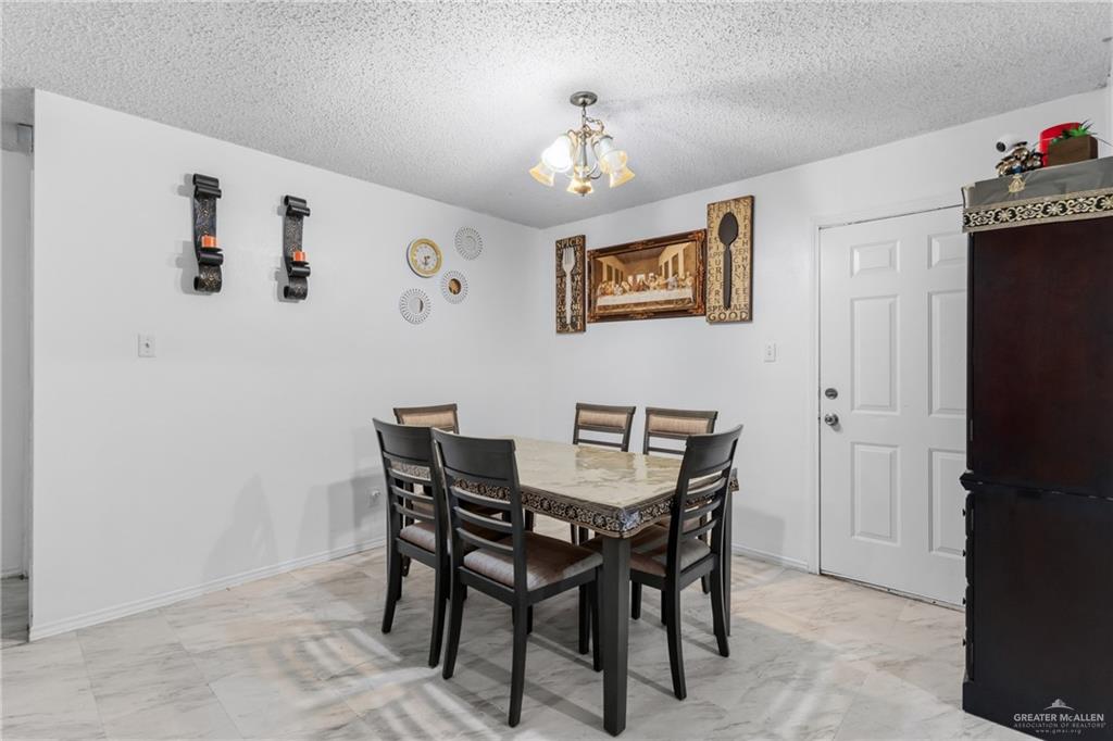 Photo 4 of 703 Dove Avenue