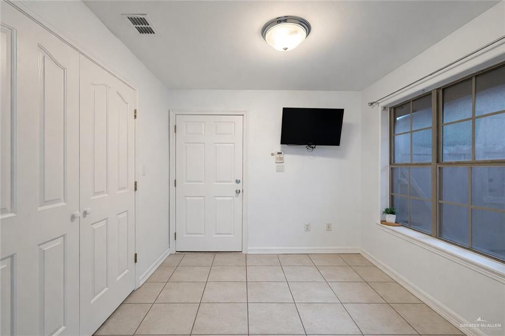 Photo 9 of 2716 Duke Avenue