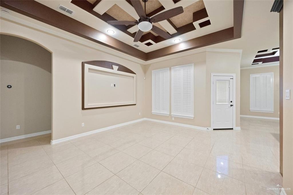 Photo 4 of 608 Biyaneta Avenue