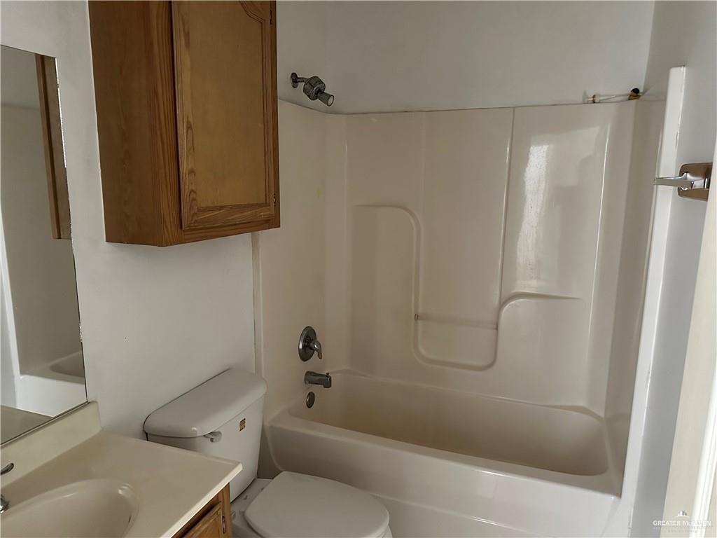Photo 10 of 613 La Mancha Drive