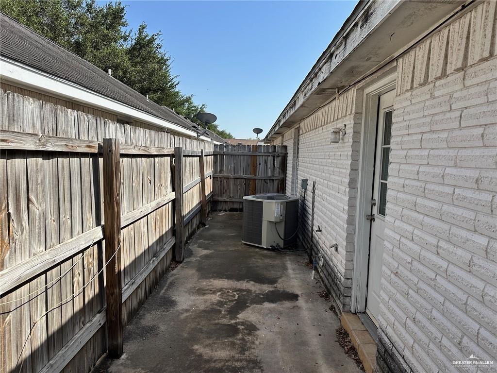 Photo 20 of 613 La Mancha Drive