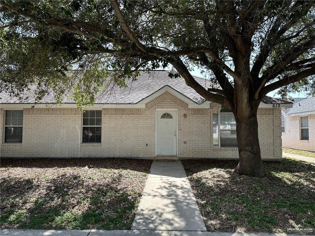 Photo 3 of 613 La Mancha Drive