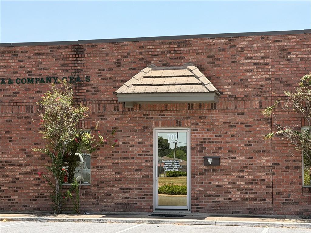 Photo 2 of 701 Esperanza Avenue #B