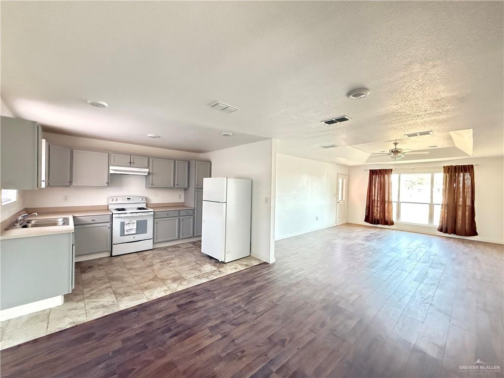 Photo 2 of 415 Edinburg Avenue #107