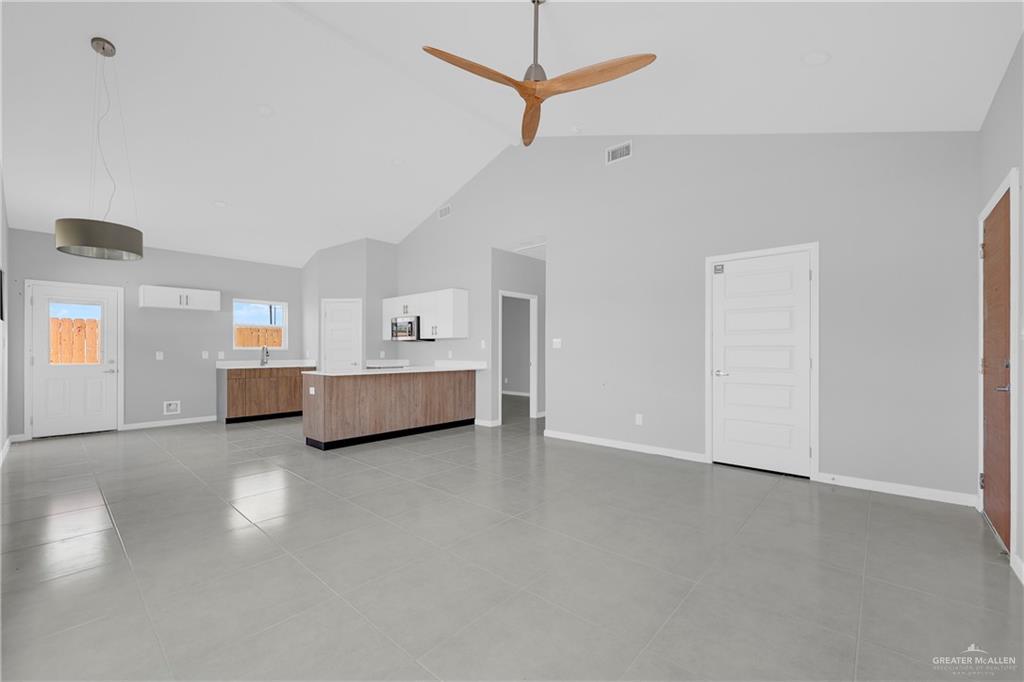 Photo 5 of 700 Oriole Road #2