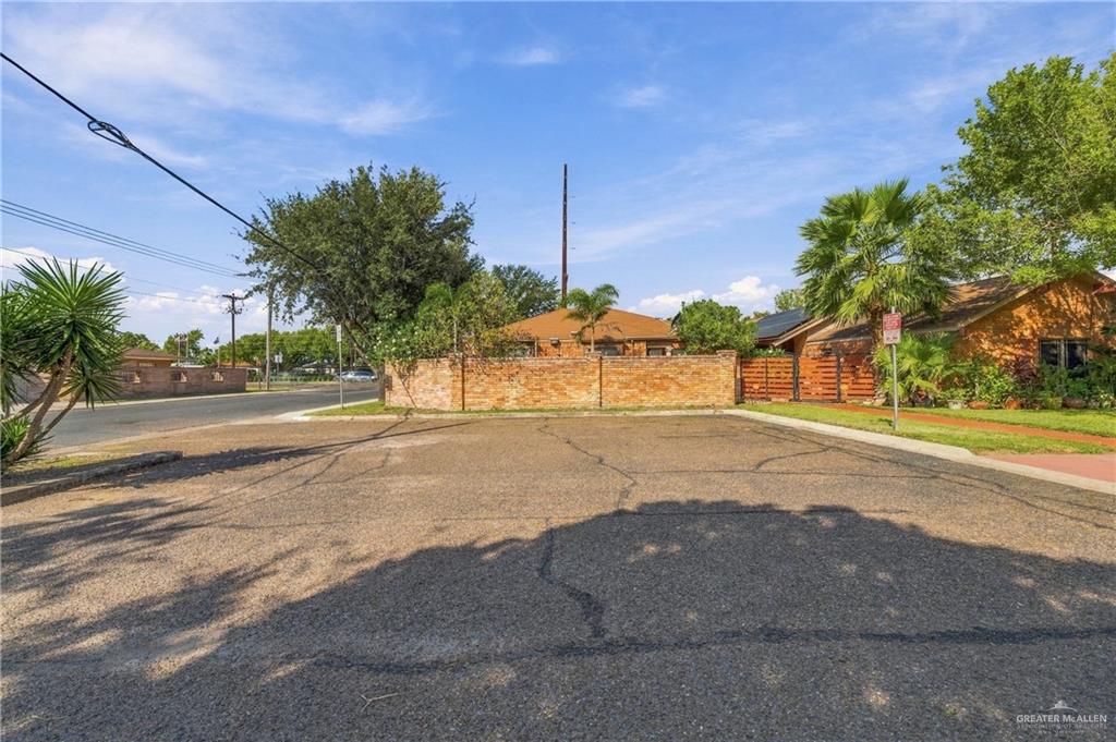 Photo 30 of 3620 Gumwood Avenue #1
