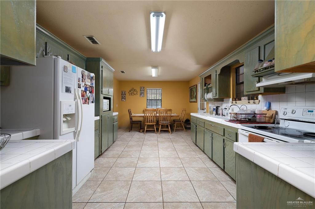 Photo 4 of 285 Tulipan Street