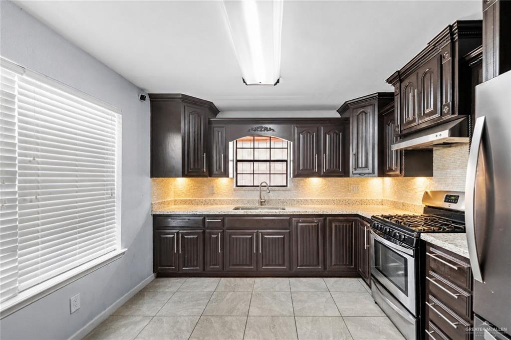 Photo 3 of 603 Tulipan Street