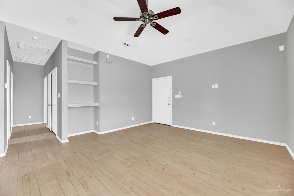 Photo 2 of 2704 Eisenhower Avenue #3