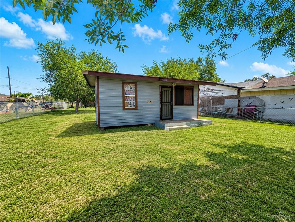 Photo 1 of 402 Colonial Avenue, Donna