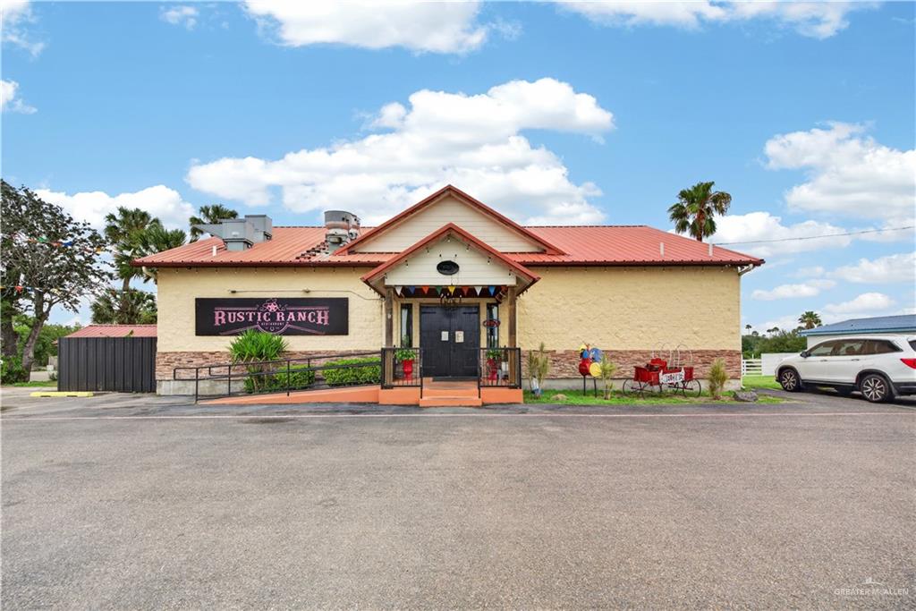 Commercial home at 1015 International Boulevard, Weslaco, Texas