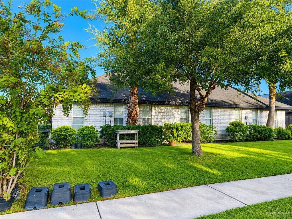 Photo 1 of 918 Stonehaven Boulevard, Edinburg