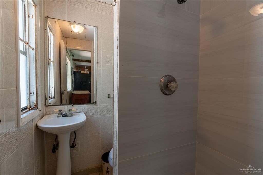Photo 10 of 423 Liam Street