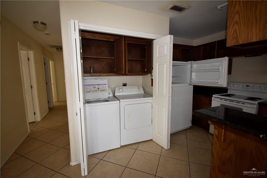 Photo 21 of 207 Albatross Avenue
