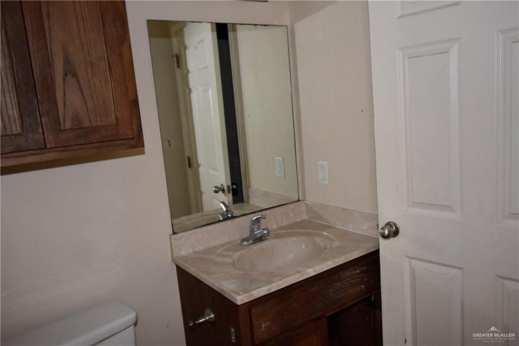 Photo 7 of 207 Albatross Avenue