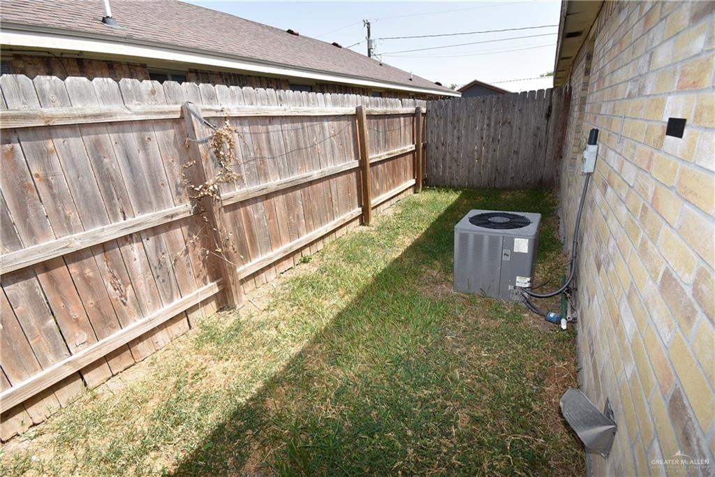 Photo 8 of 207 Albatross Avenue