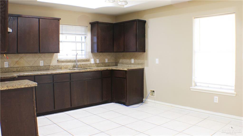 Photo 3 of 4004 White Oak Drive