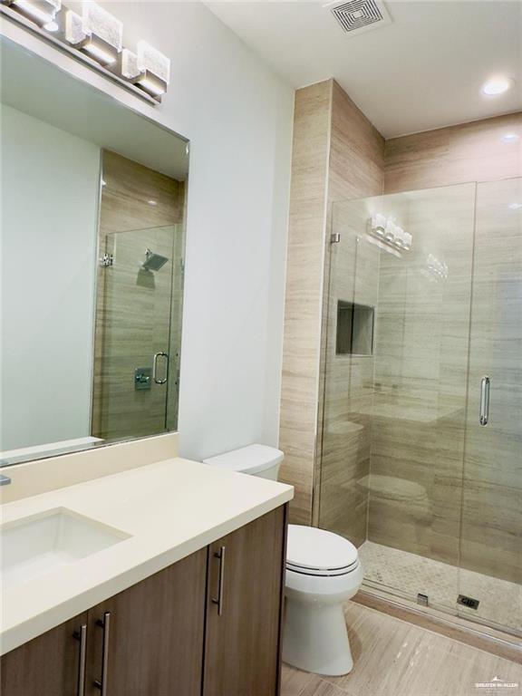 Photo 15 of 805 Clarence Avenue #1