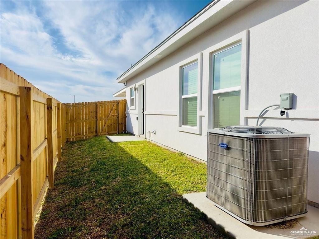 Photo 16 of 805 Clarence Avenue #1