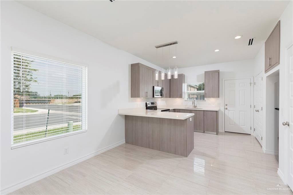 Photo 5 of 805 Clarence Avenue #1