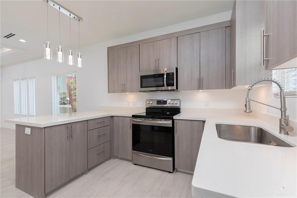 Photo 7 of 805 Clarence Avenue #1