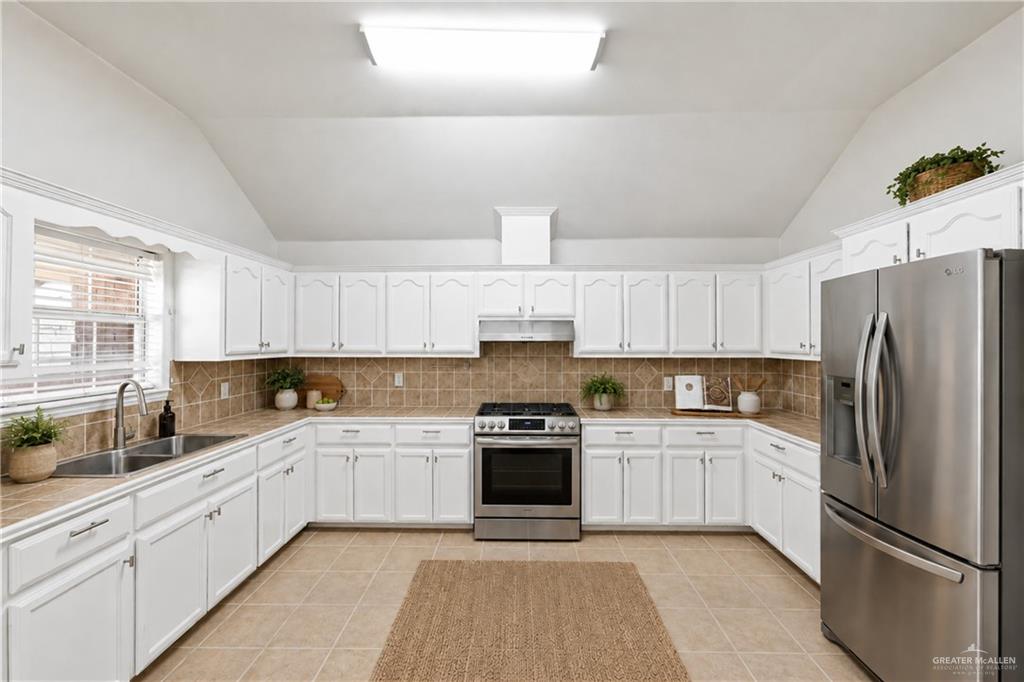 Photo 9 of 1005 Praline Drive