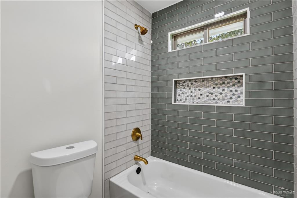Photo 11 of 215 Bell Avenue
