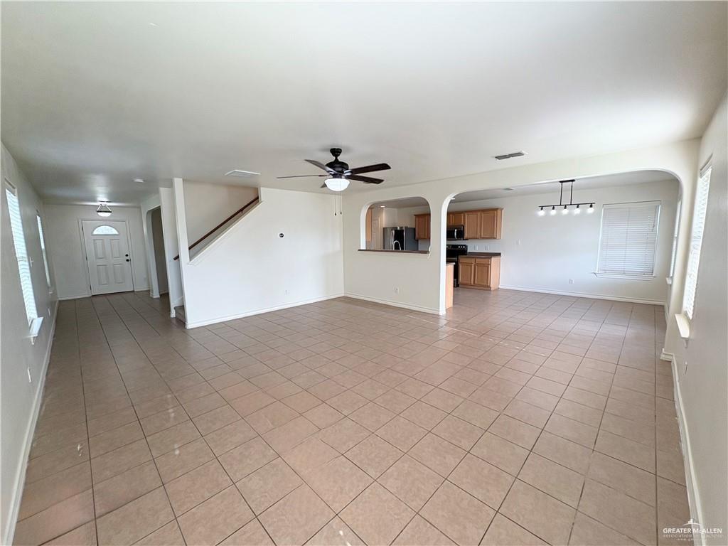 Photo 5 of 809 Santos Avenue