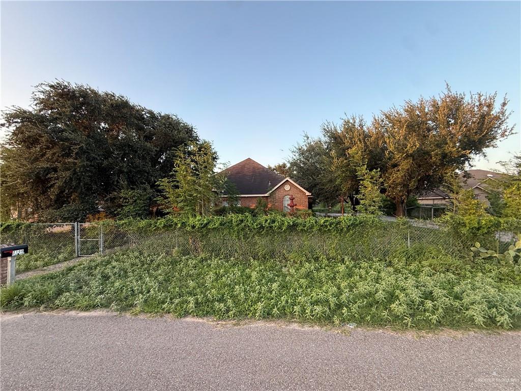 Photo 2 of 2100 Flor Lane